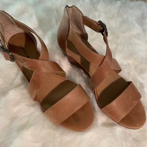 Cute, cute, cute. Did I say cute? Lucky brand.